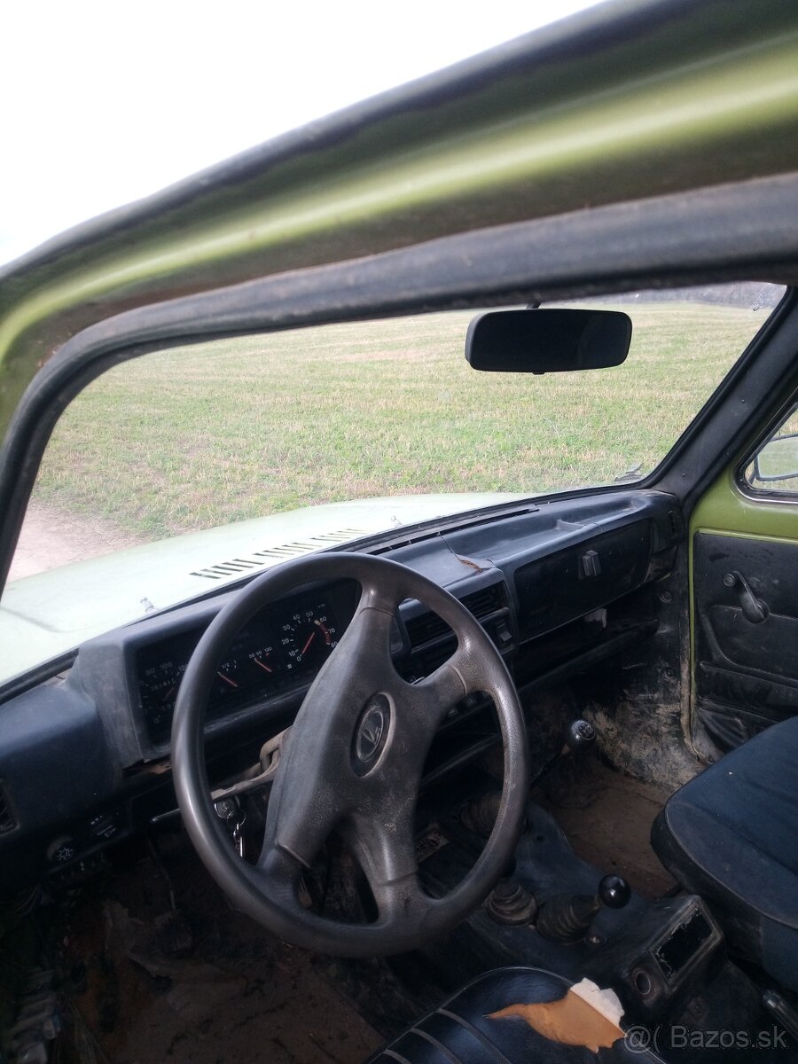 Lada Niva 1.7i 4x4 - 5