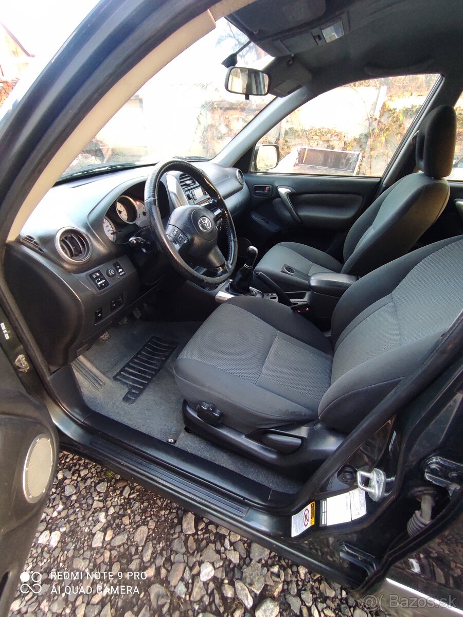 Predám TOYOTA RAV4-D4 2.0D 4X4 AWD - 5