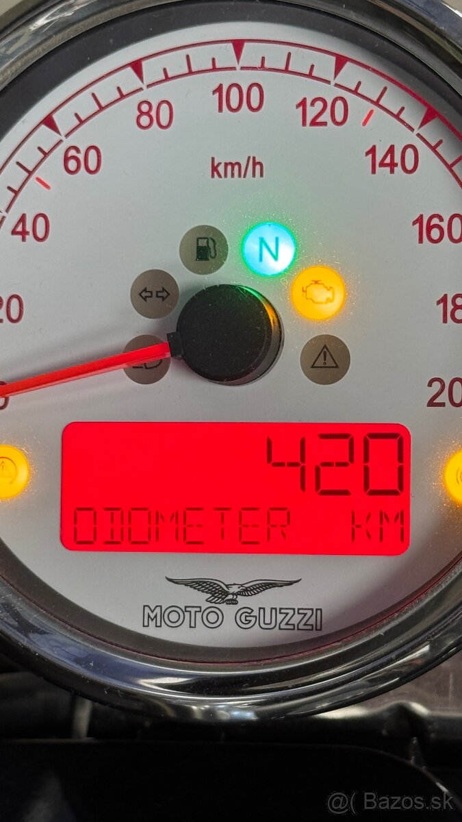 Moto Guzzi V9 Bobber - 5