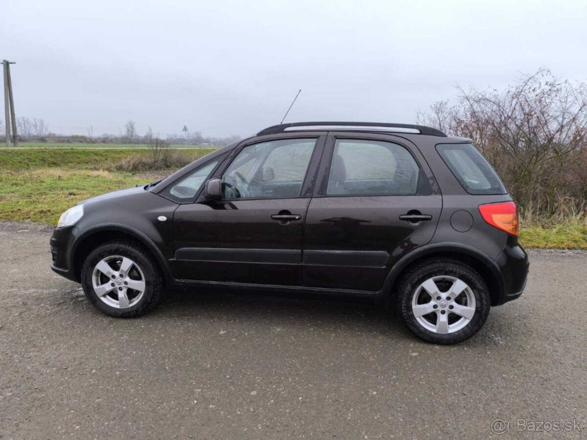 SUZUKI SX4 - 4x4 - 2014- 1,6 benzín Hatchback - 5