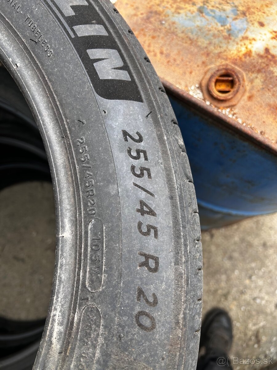 255/45r20 - 5