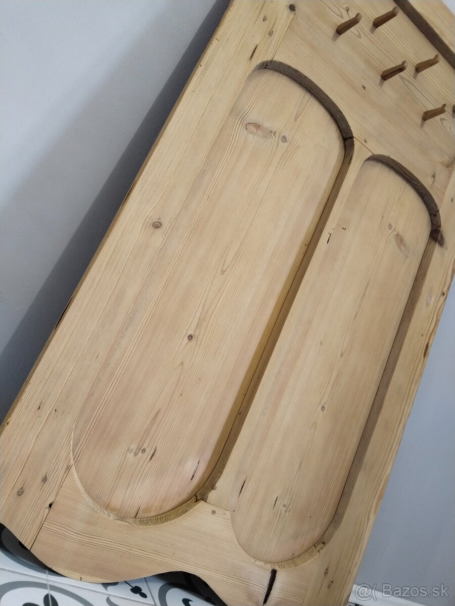 Stará věšáková stěna - 5