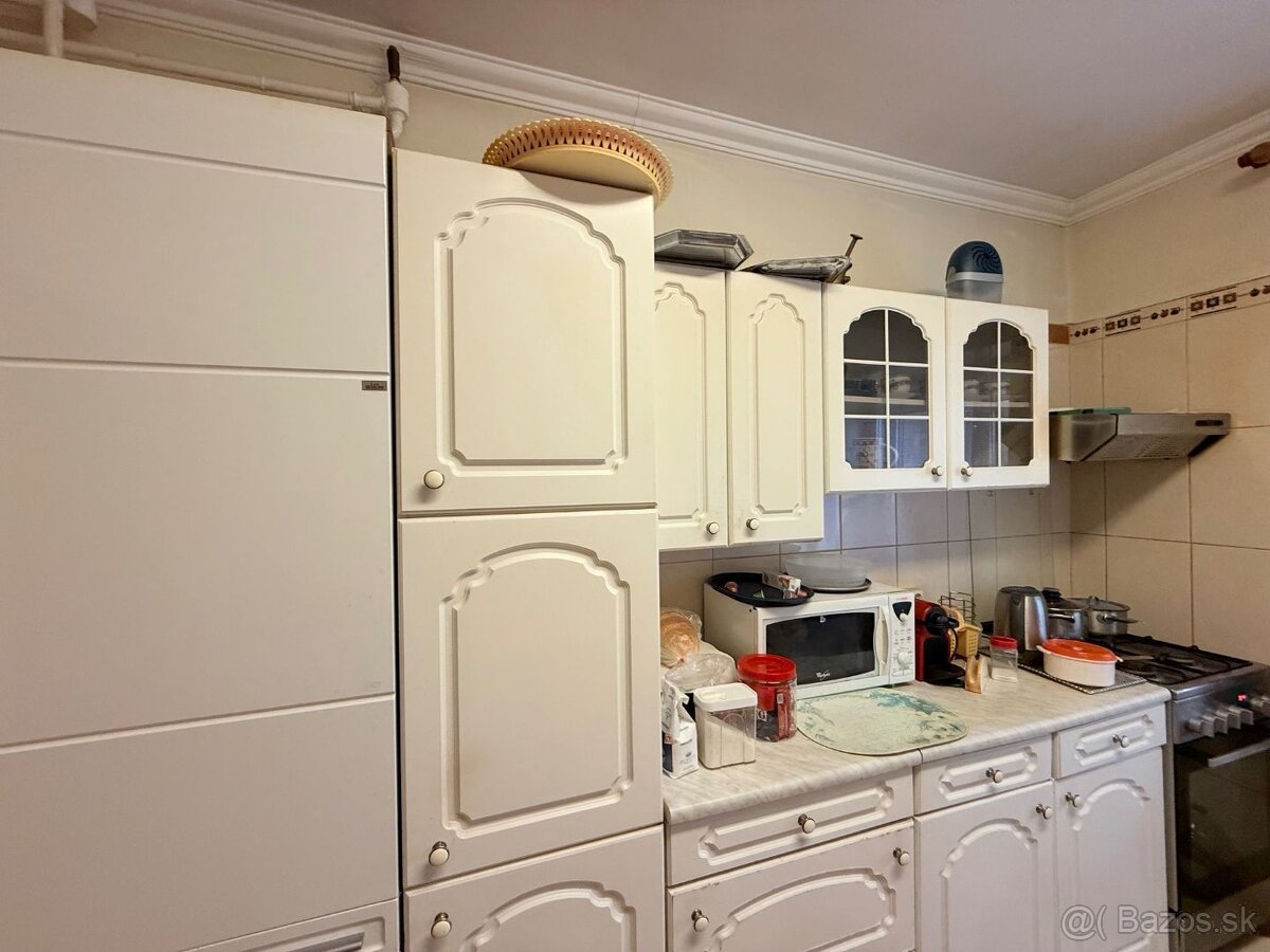 MAĎARSKO - ENCS - 3 IZBOVÝ RODINNÝ DOM S TERASOU, DVOJGARÁŽ, - 5