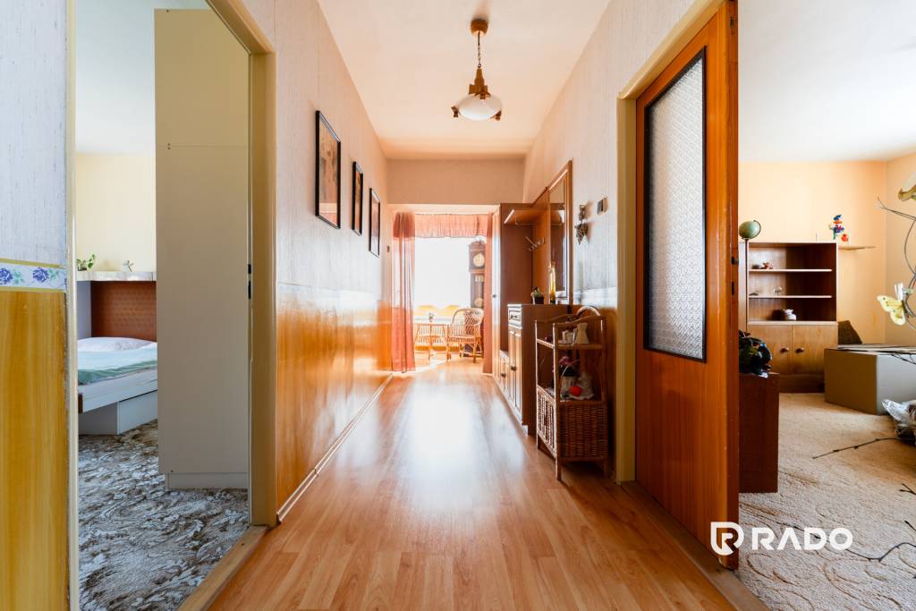 RADO | 8i RD s dvoma garážami a záhradou 974m2 | Zlatovce - 5