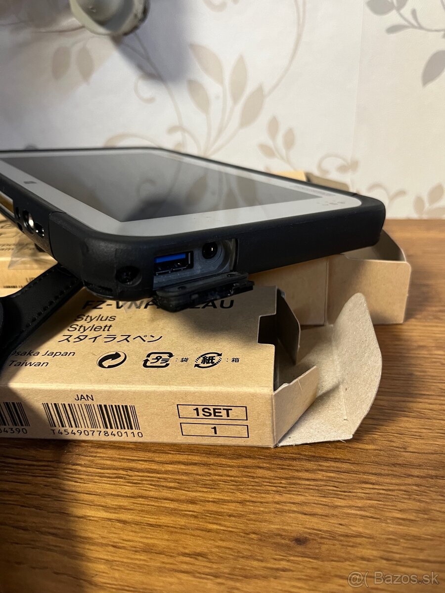 Panasonic FZ-M1 s príslušenstvom - 5