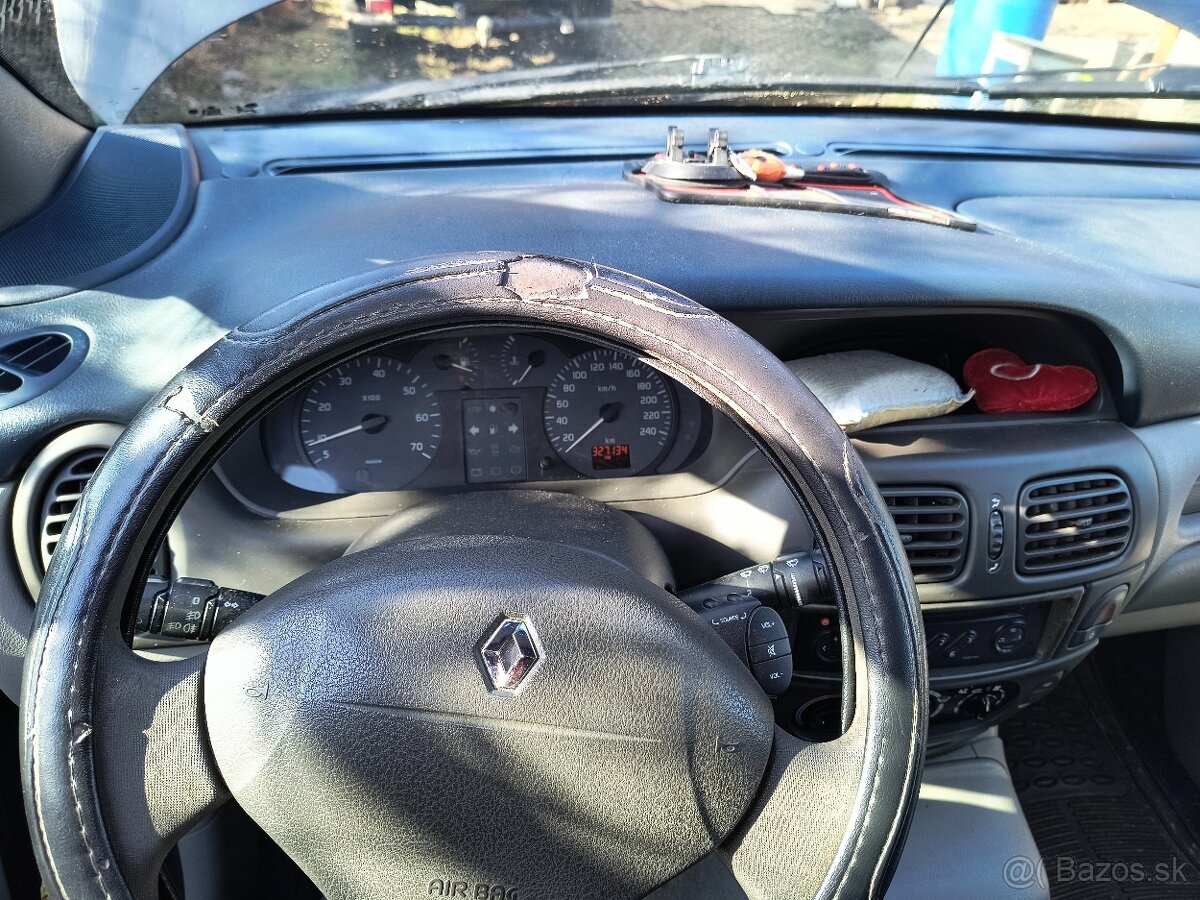 Renault Megane SCENIC - 5