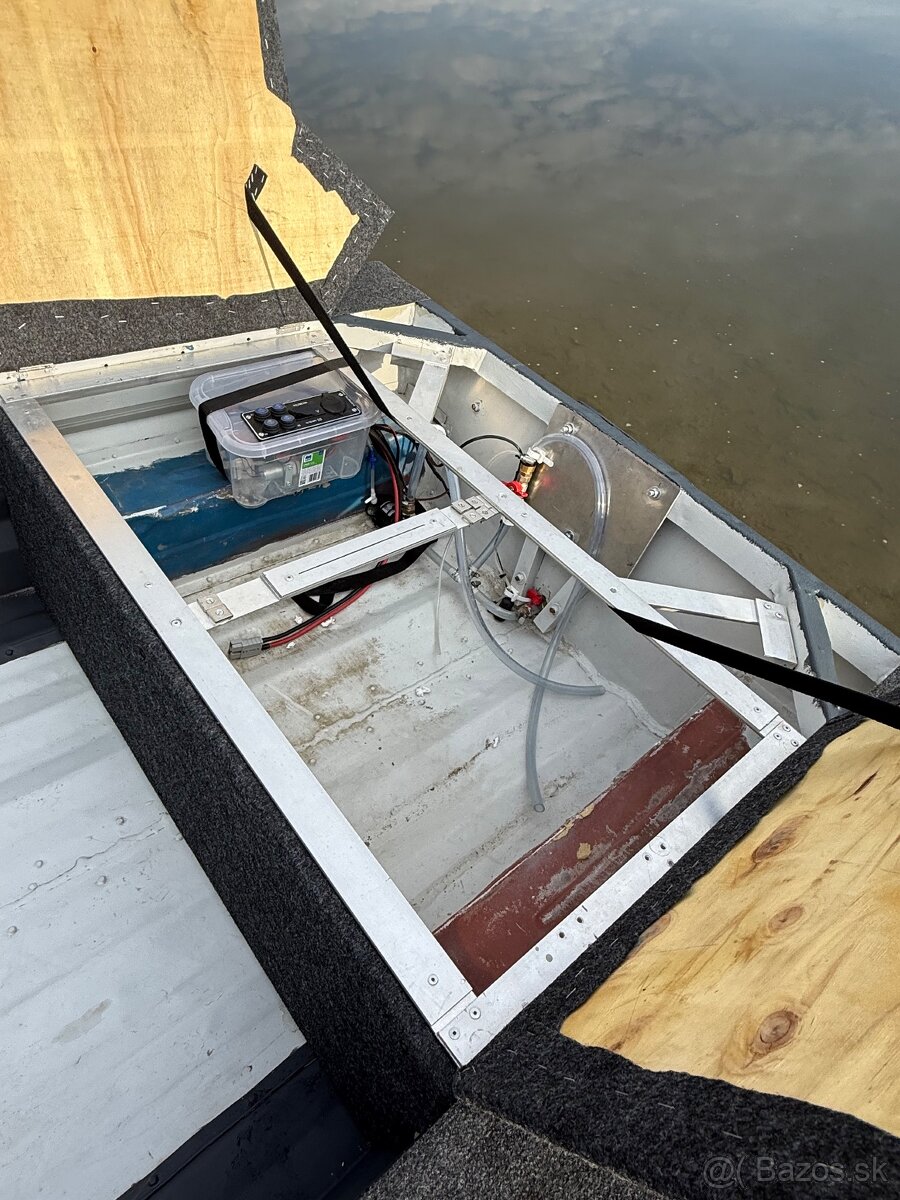 Hliníkový čln + prívesný vozík s ŠPZ - 5