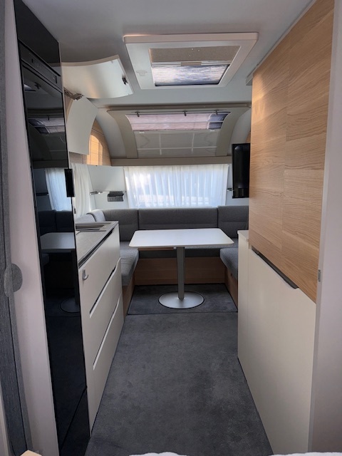 Na predaj: karavan Adria Adora 613 UT – TOP výbava, r. 2022