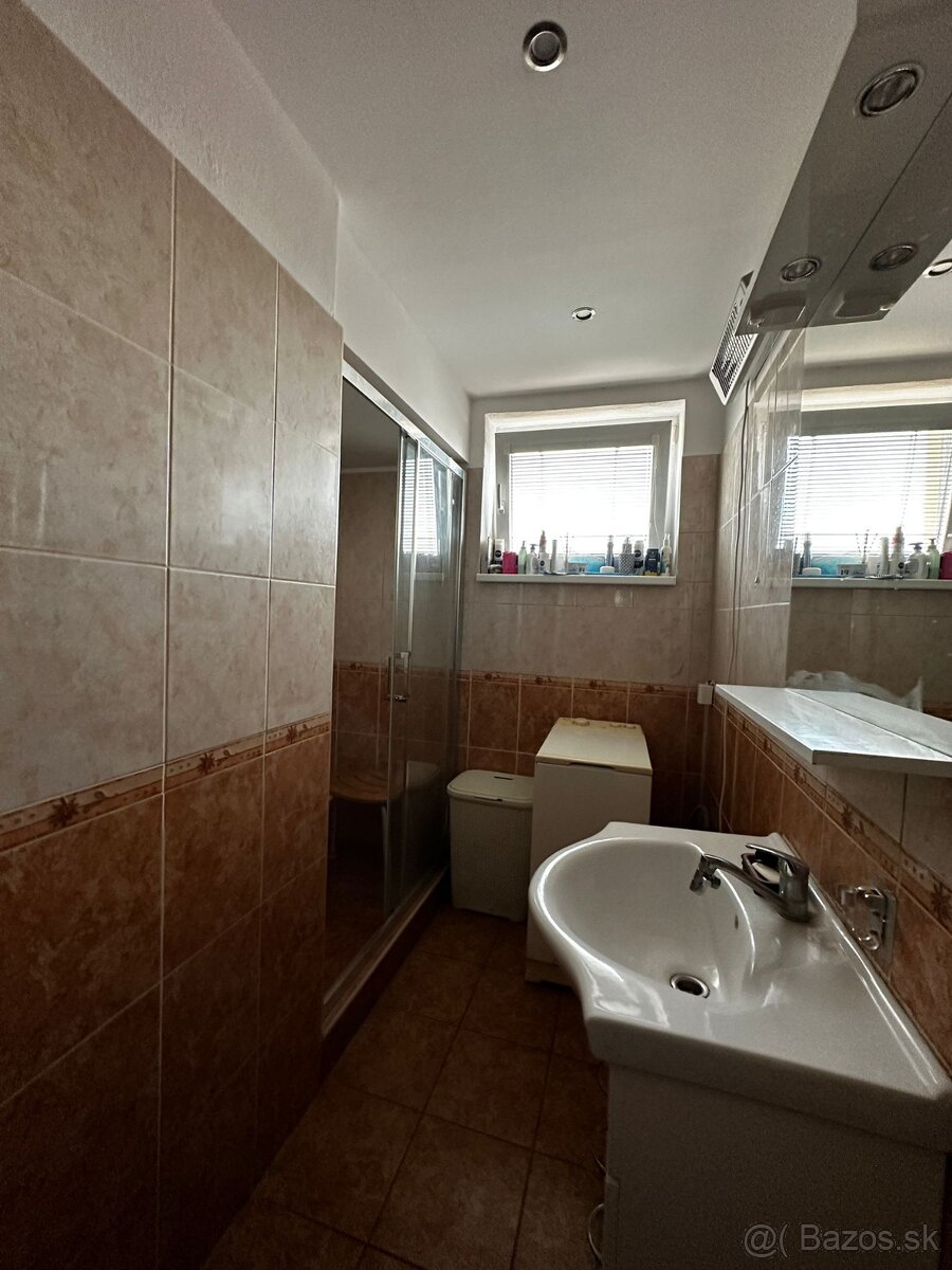 Zľava Pekný, veľký RD Kopčany - 5