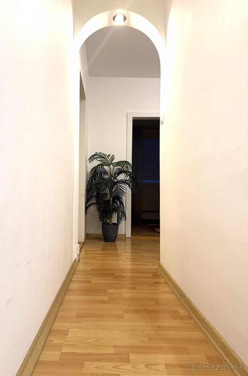 Slnečný 4 izbový byt s balkónom na ulici Hollého, Michalovce - 5