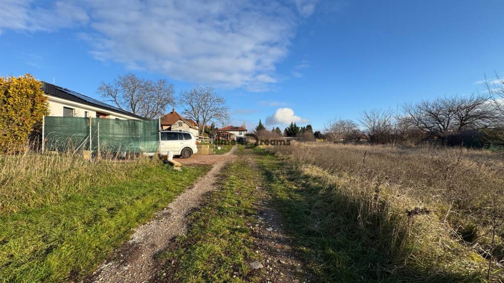 NA PREDAJ 870m2 pozemok Nitra - Čermáň - 5