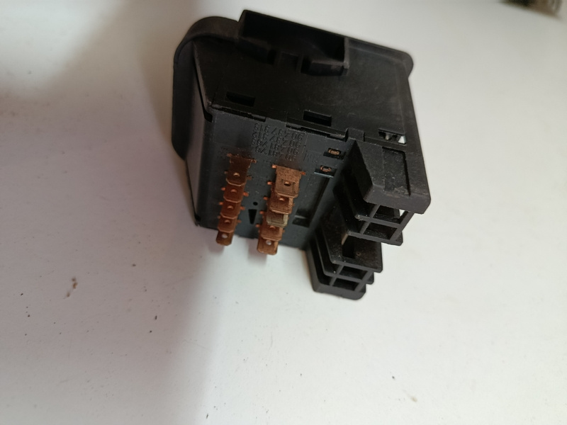 vypinac svetiel opel astra f 90437313 20€ - 5