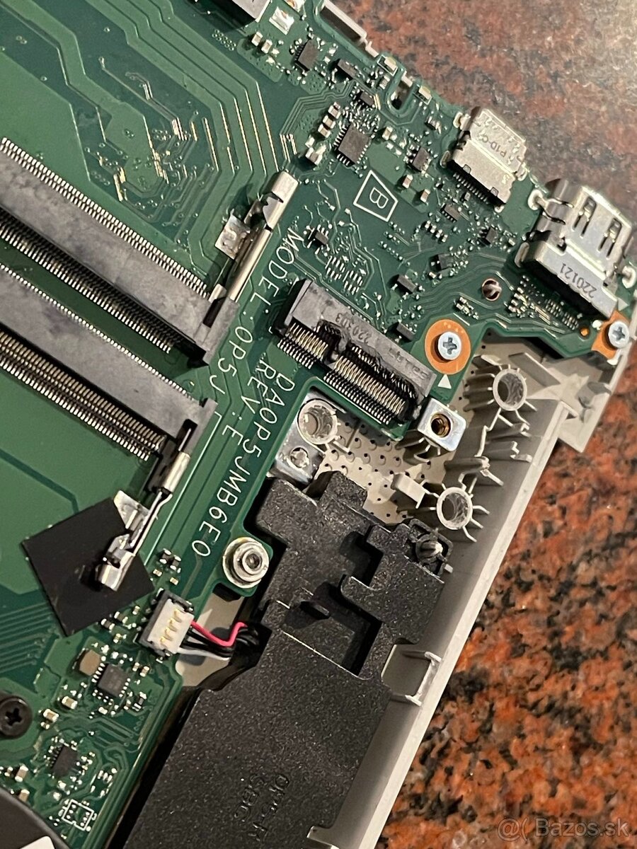 Predám dosku z HP laptopu + priložené diely - Ryzen 5 550u - 5