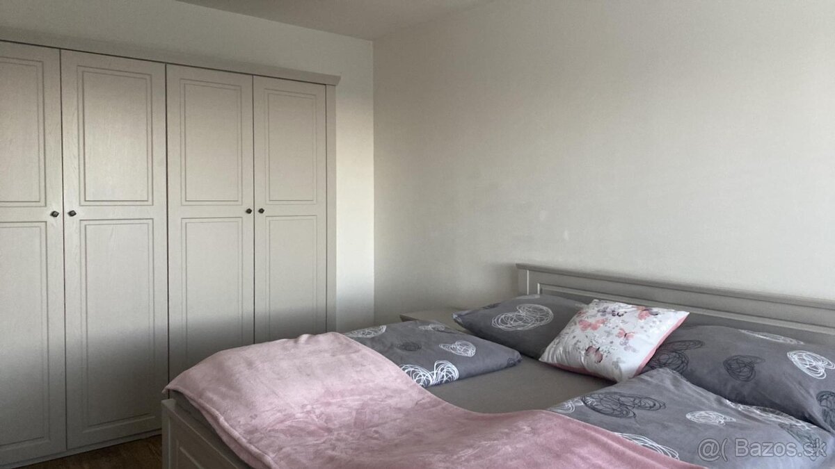 Ponúkam do prenájmu jednoizbový byt v Leviciach Jednoizbový - 5