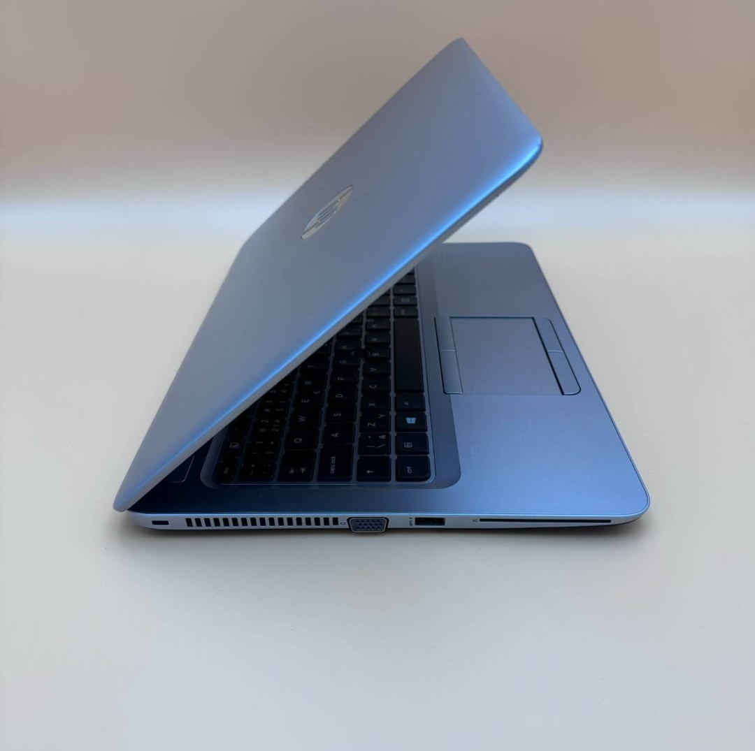 Notebook 14" HP.AMD PRO A10-8730B 4x2,40GHz.8gb ram.256gSSD - 5