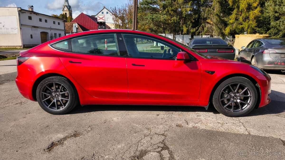 Tesla 3 Long Range Refresh 2021 - 5