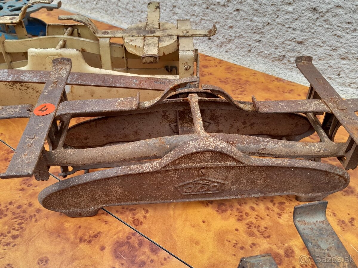 Liatinová váha. - 5