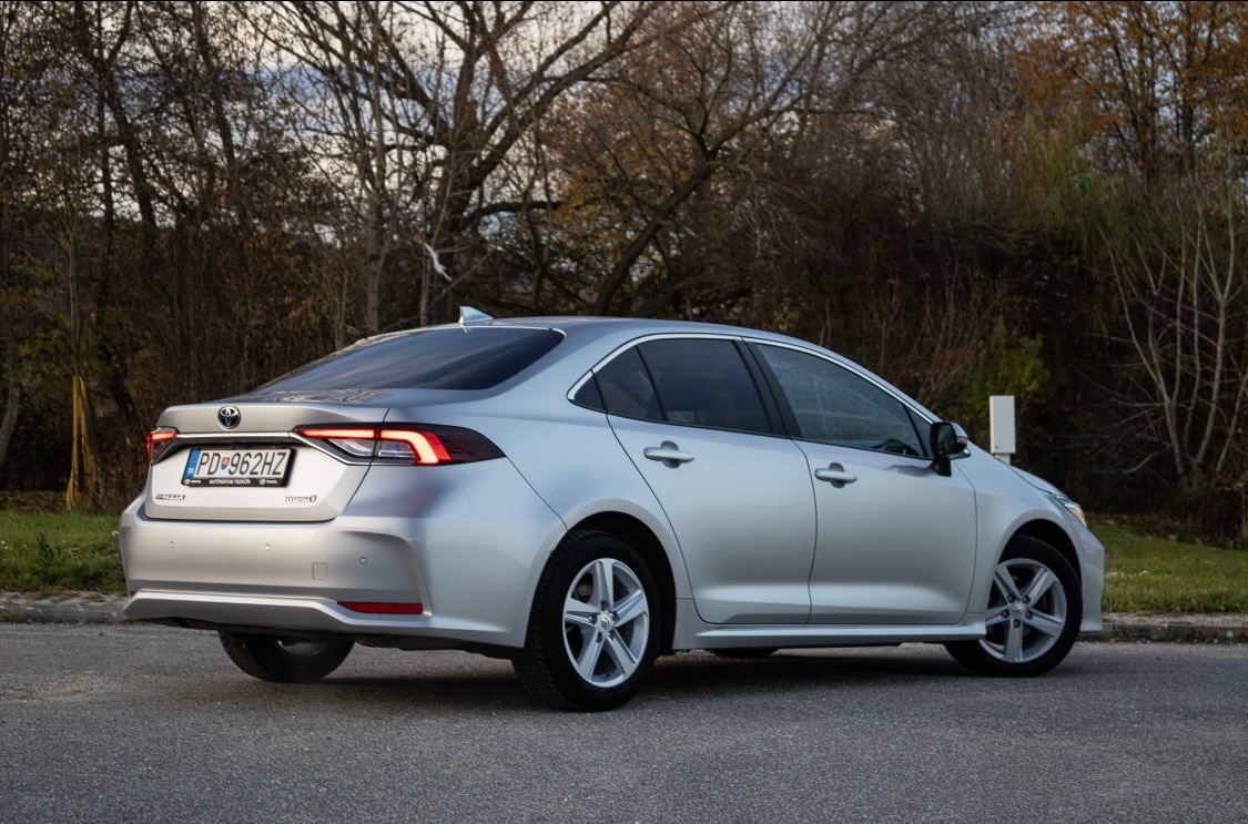 Toyota Corolla Sedan 1.8 Hybrid e-CVT - 5