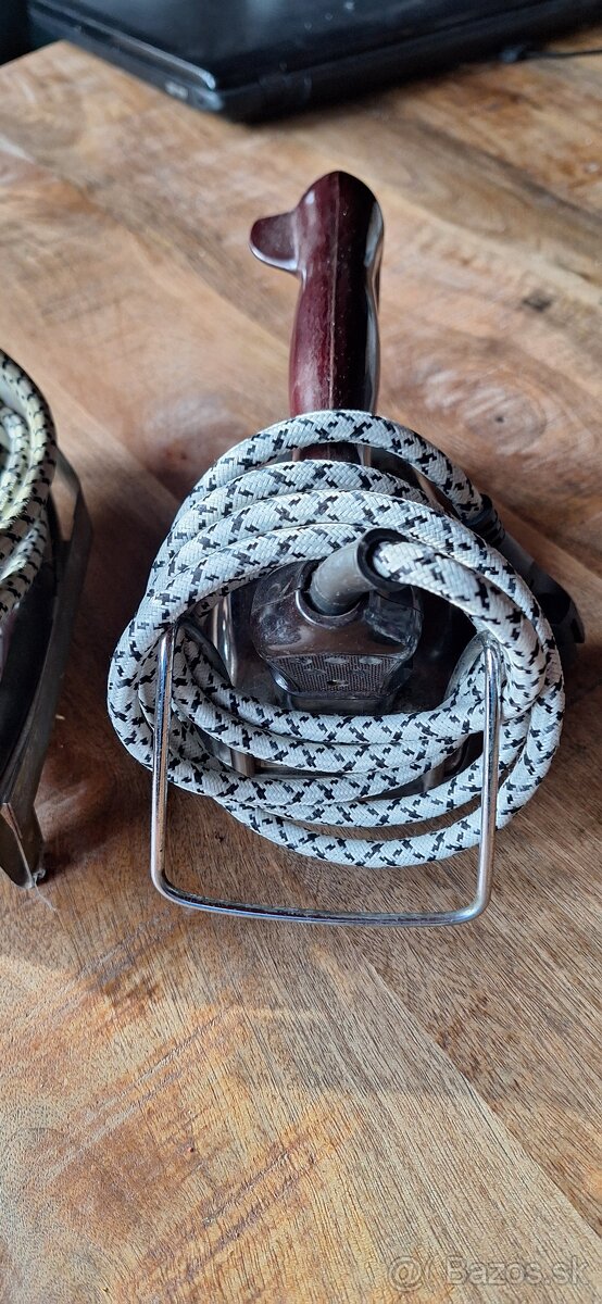 2 starožitné žehličky - 5