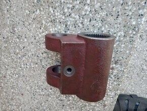 držiak tretieho bodu zetor 3011,4011 - 5