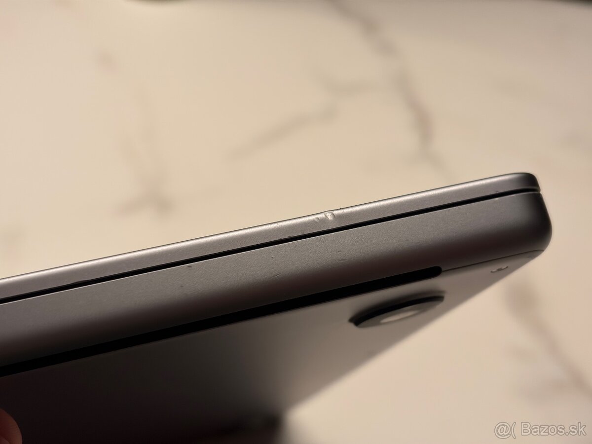 MacBook Pro 14” (2021) M1, 16 GB + obal - 5