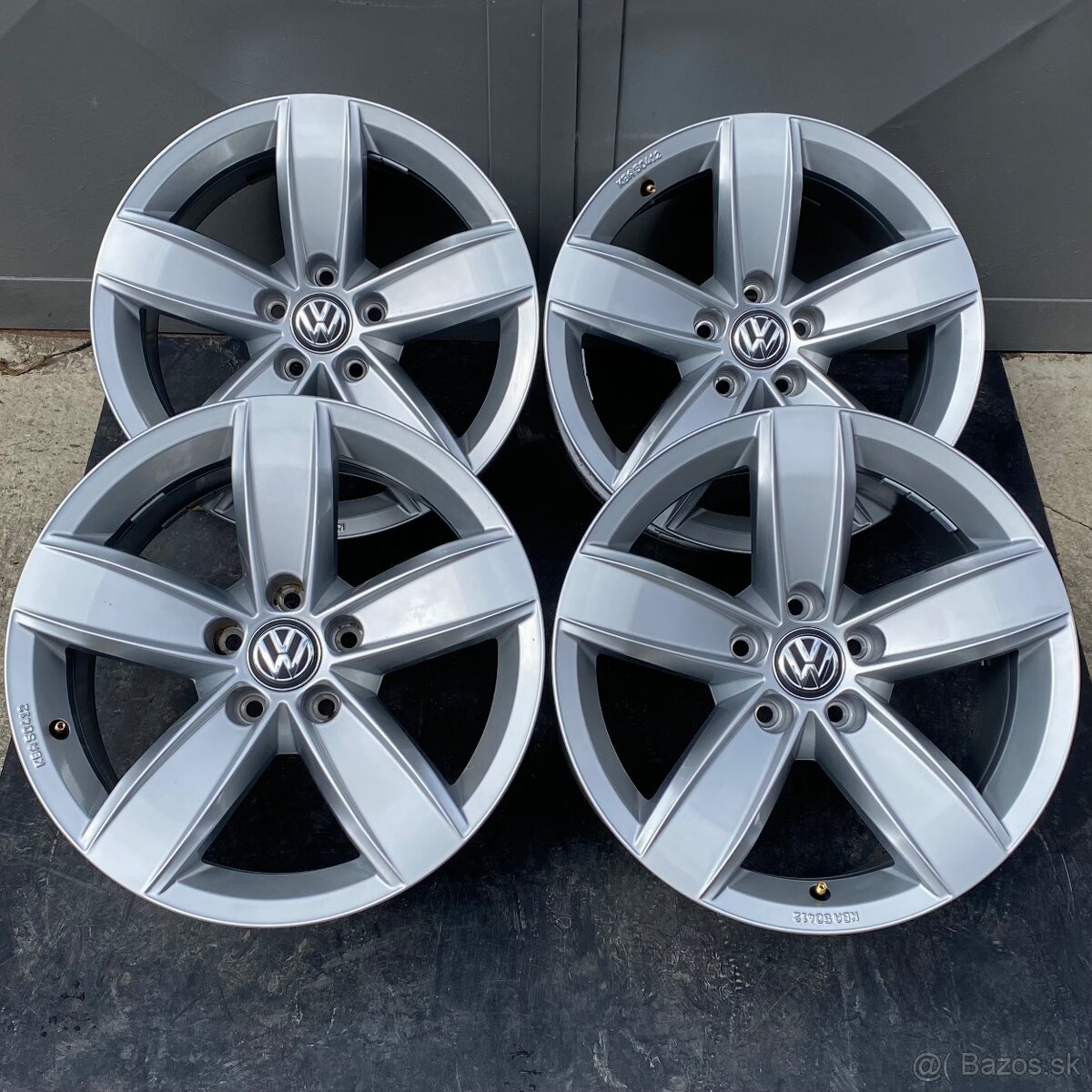 R17 ®️ Originál VW Audi 5x112 (66,6 mm ) ET18 - 5