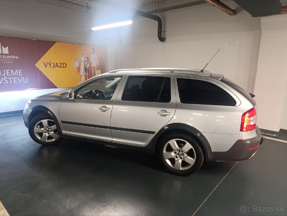 Skoda Octavia SCOUT II 2.0 TDI 4x4 Park. KAMERA
- 5