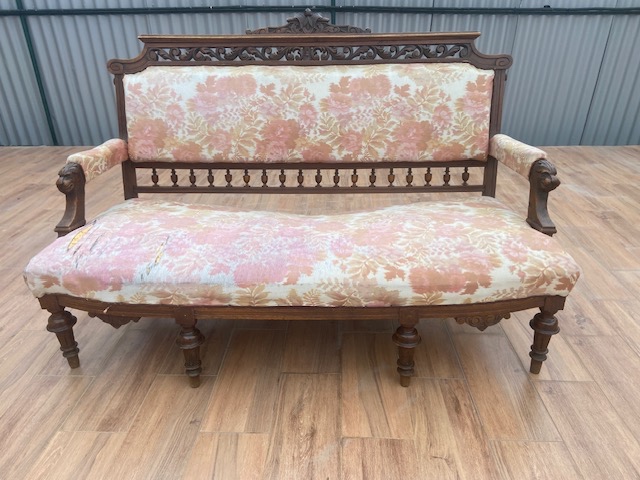 Predám starožitný nabytok . Sofa a stolík - 5