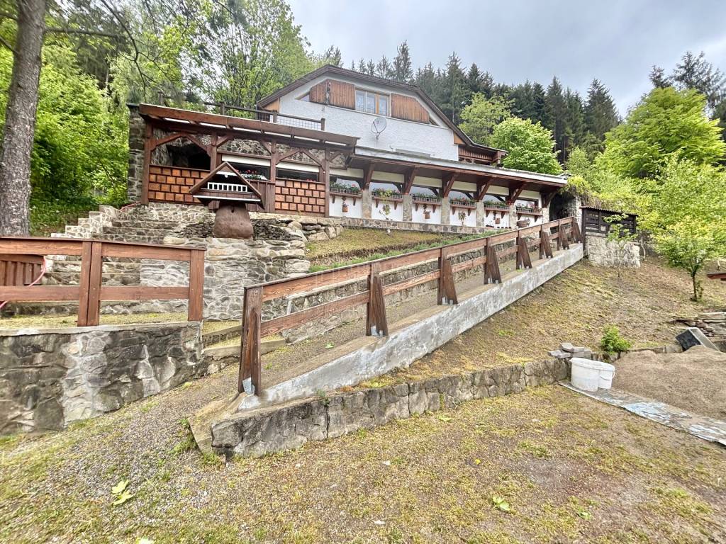 Na predaj jedinečné rodinné sídlo v prekrásnej prírode obce - 5