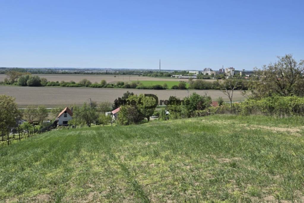 Na predaj: Stavebný pozemok s výhľadom + IS v Leviciach - 5