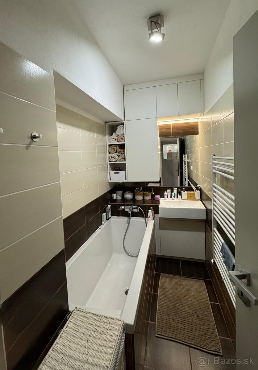 PREDAJ NÁDHERNÉHO 4-IZB. ZREKONŠTRUOVANÉHO BYTU S 2 BALKÓNMI - 5