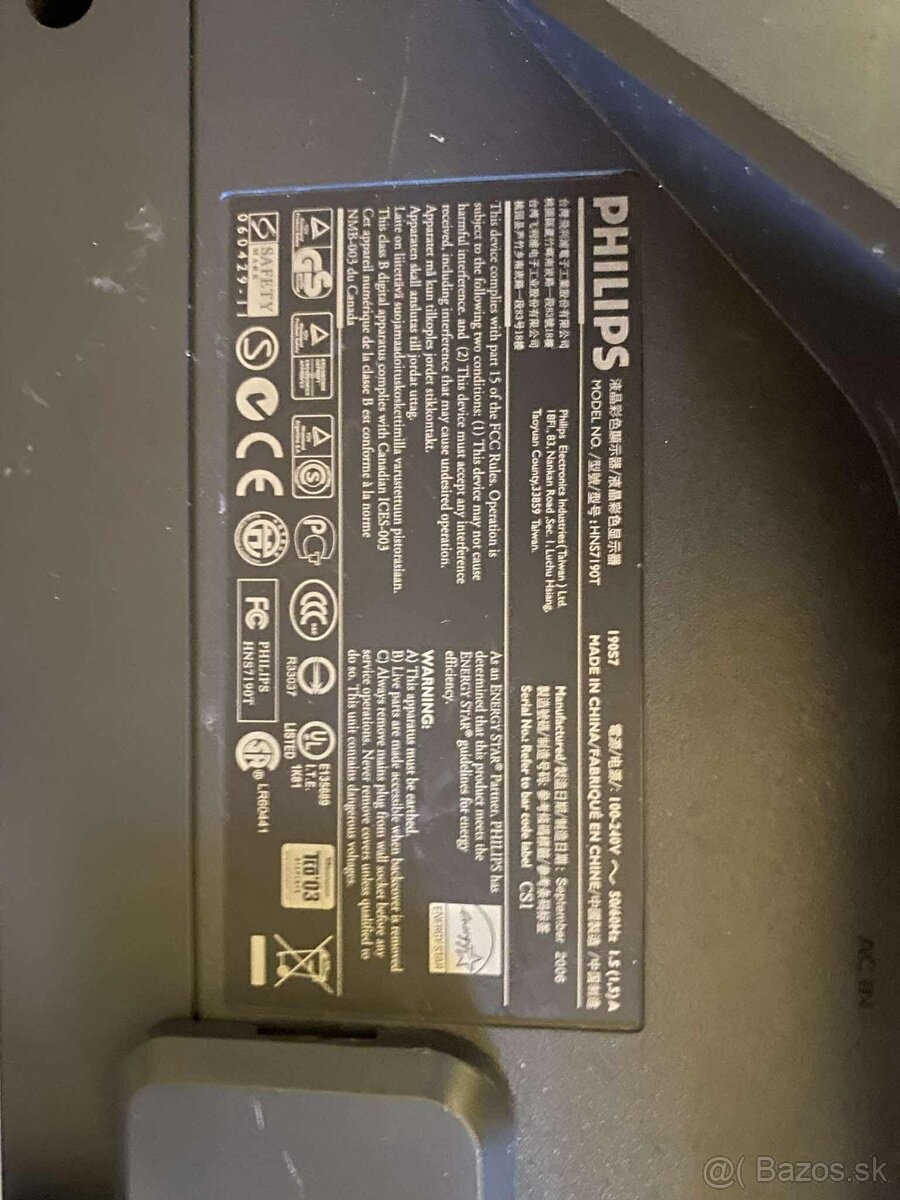 Predám tieto 2 monitory vga dvi d - 5