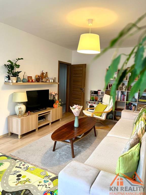 Na predaj krásny zrekonštruovaný 3 izb.byt s dvoma balkónmi - 5