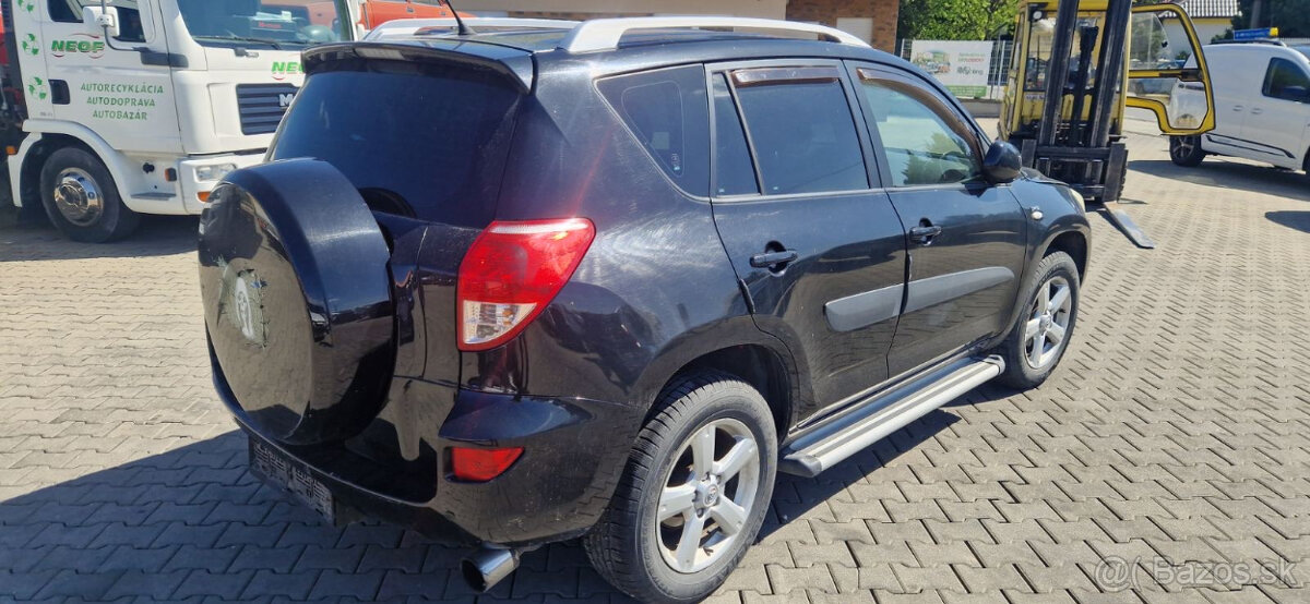 Lacno rozpredám Toyota Rav4 na náhradné diely - 5