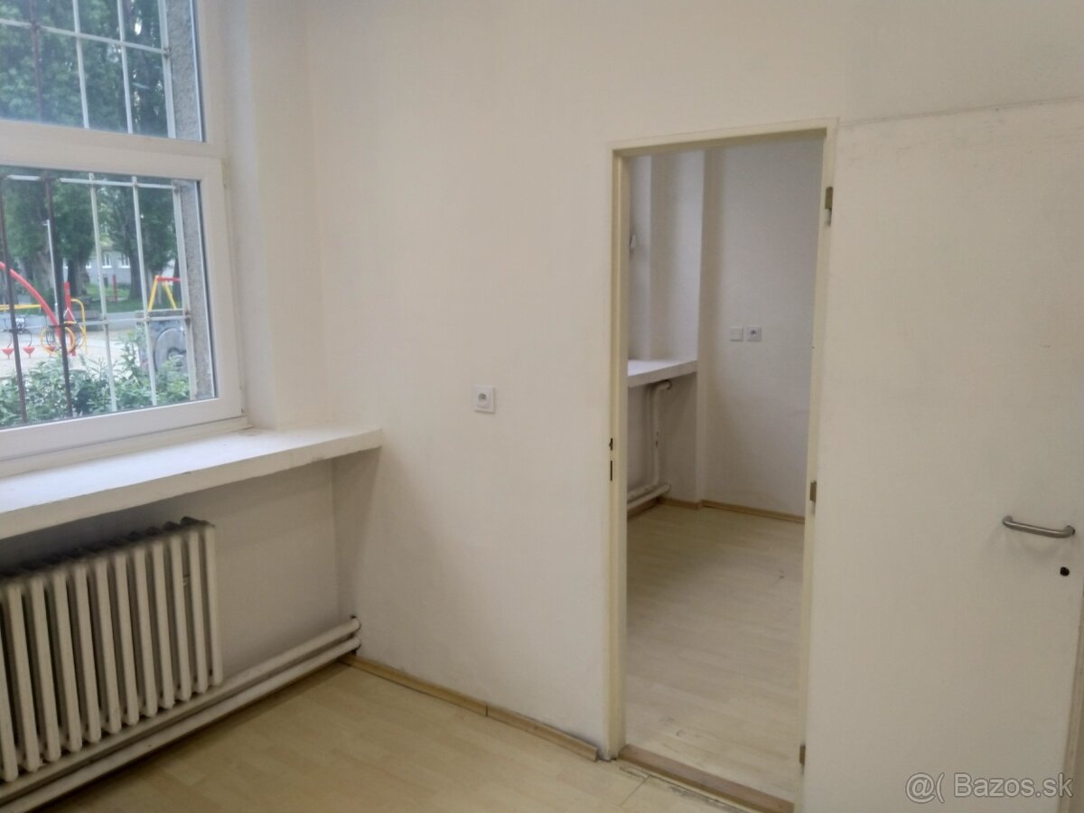 Nebytový priestor 34 m² v prízemnej budove, Bachova ulica - 5