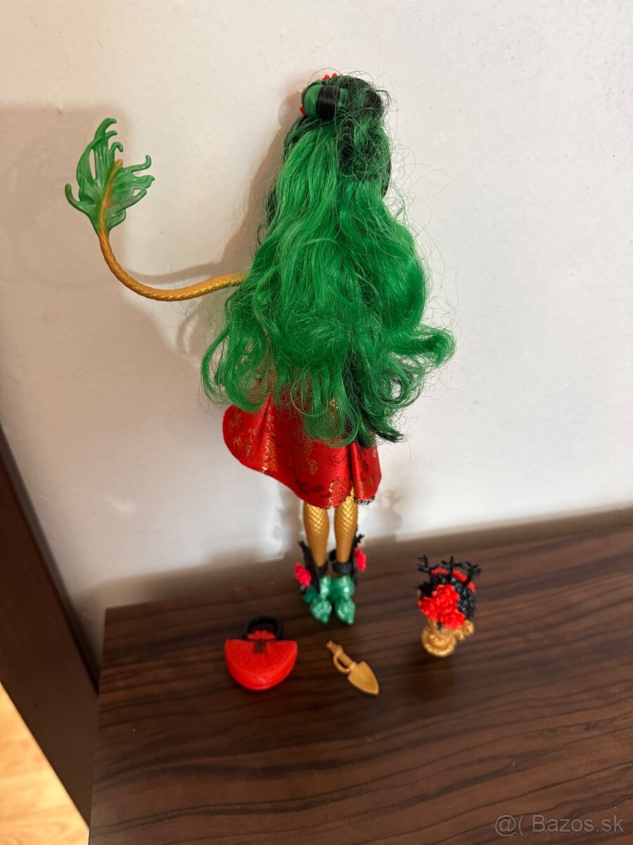 Monster high Jinafire Gloom and Bloom - 5