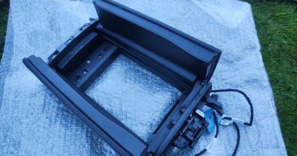 Mercedes GLE W167 - laktova opierka, Corolla E21 - nalepky - 5