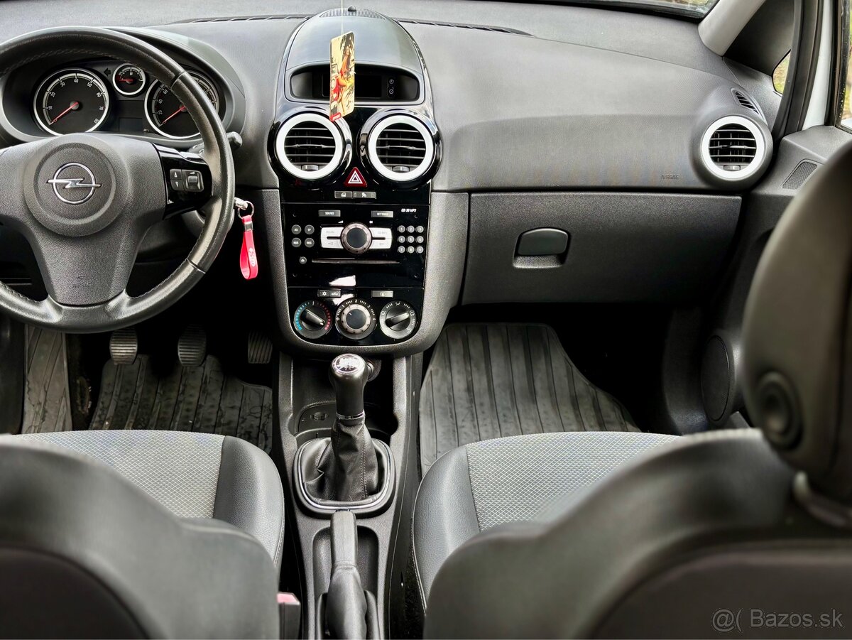 Opel Corsa 1.4 Benzín 2009 - 5