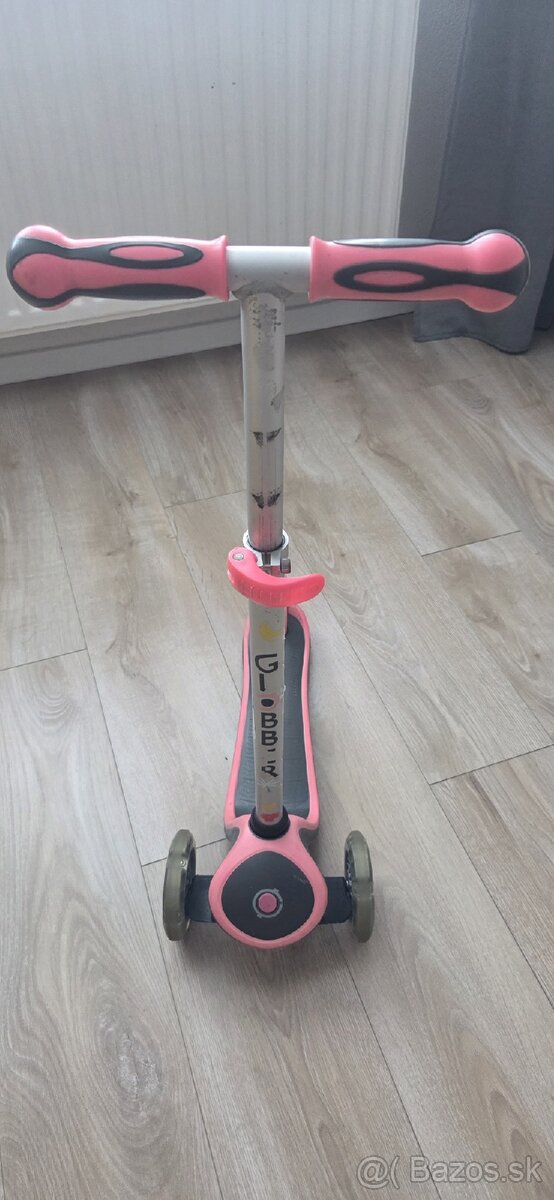 Kolobežka Globber Evo 4v1 Plus Neon Pink
- 5