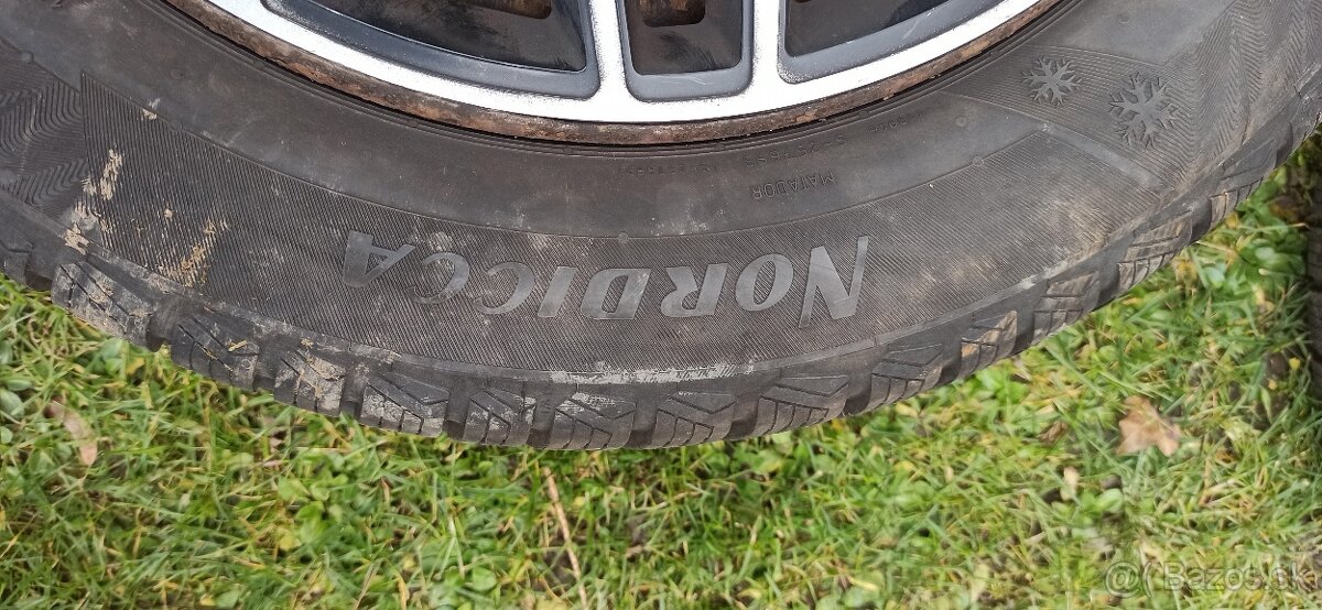 Zimné 205/55 R16 + disky a puklice - 5