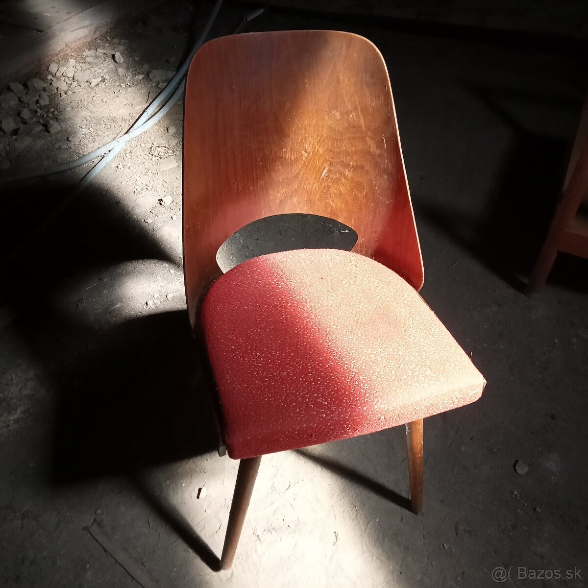 Rôzne staré stoličky a kreslá - 5