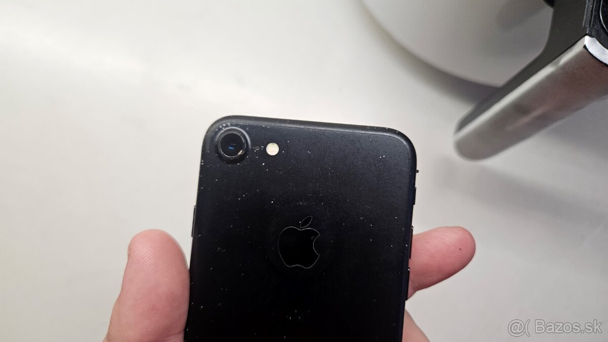 Apple iPhone 7 - reštartuje sa, na diely - 5