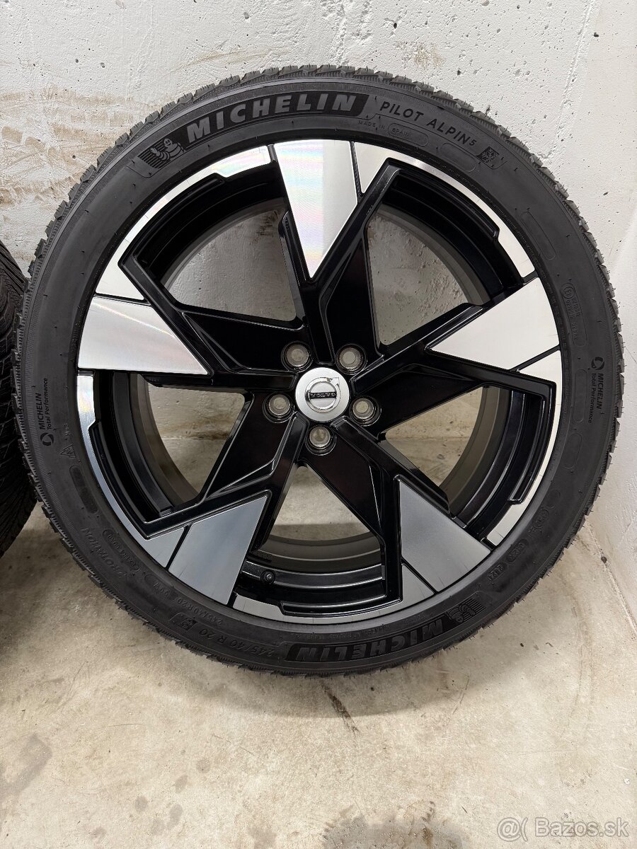 Zimná sada 5x108 R20 , 245/40/20 Volvo EX30 - 5