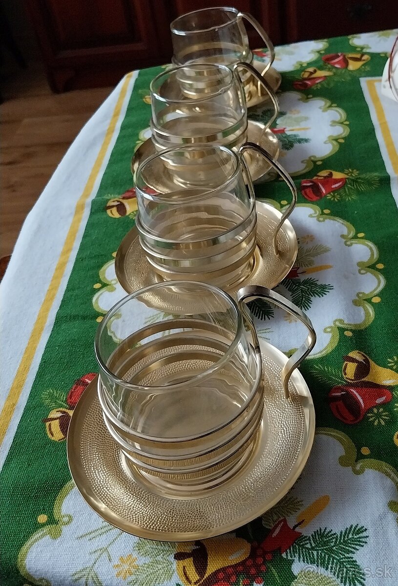 poháre na stopke s táckou + 4 čajové poháre zadarmo - 5