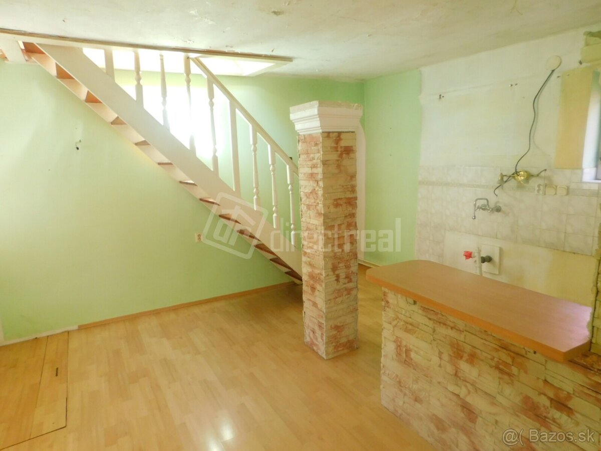 Pekný dom na slnečnom pozemku s bazénom a jazierkom - 5