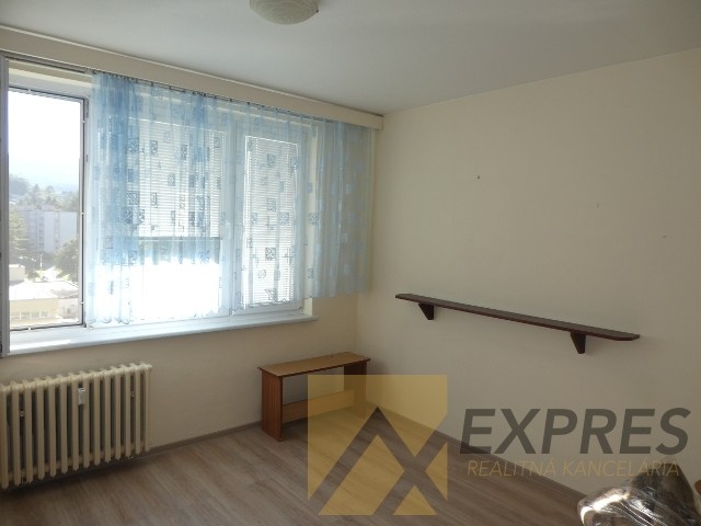 RK EXPRES - na predaj 3 izbový byt v Handlovej, ul. MC. - 5