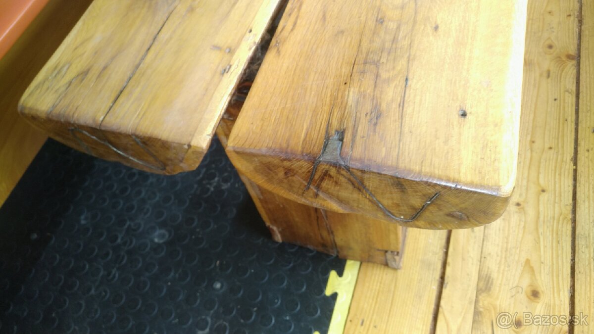 Masívny dubový stolík ťažký a vyschnutý cez 30 ročný - 5