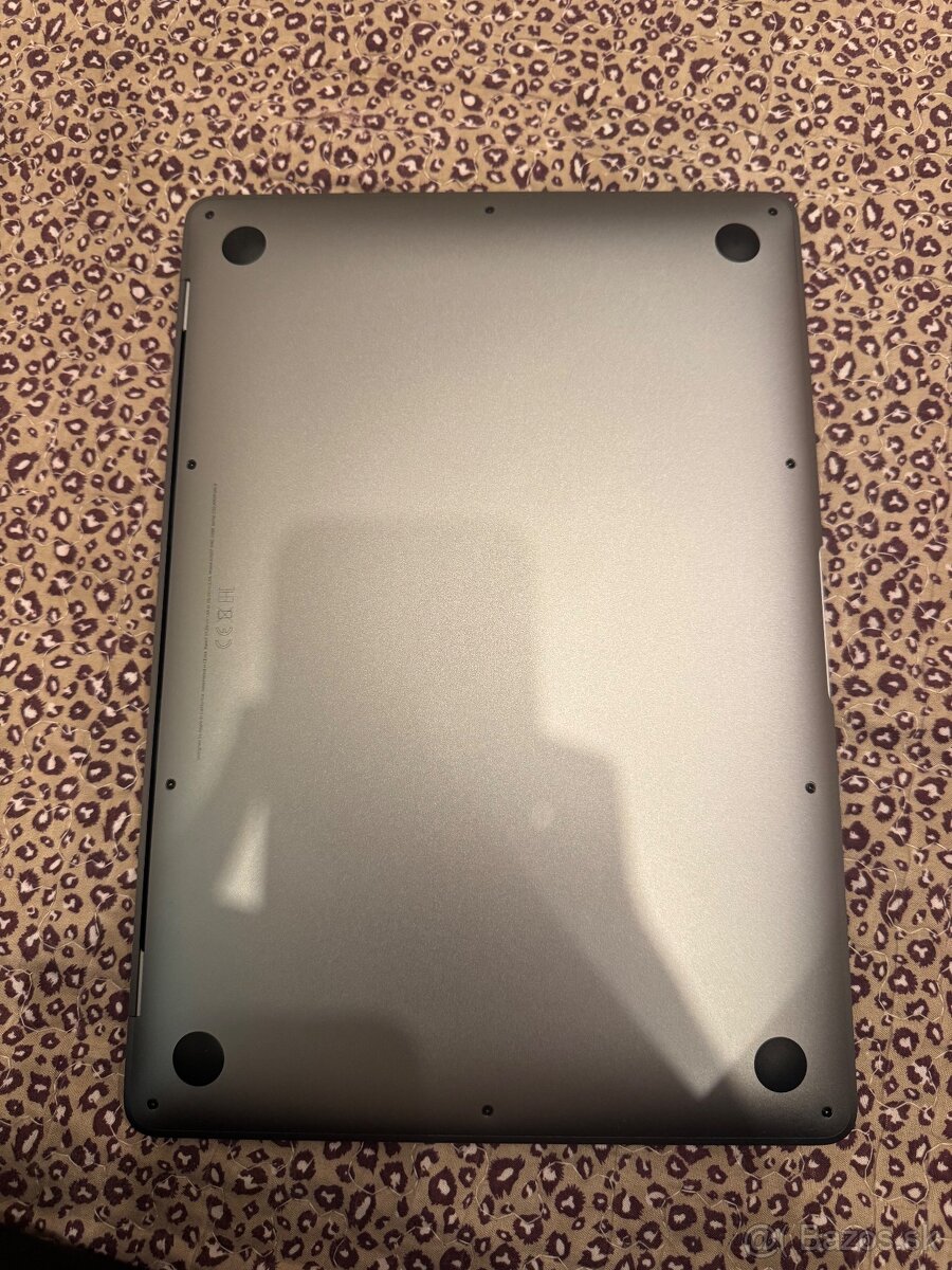 MacBook Air M1 (2020) 8/256gm - 5