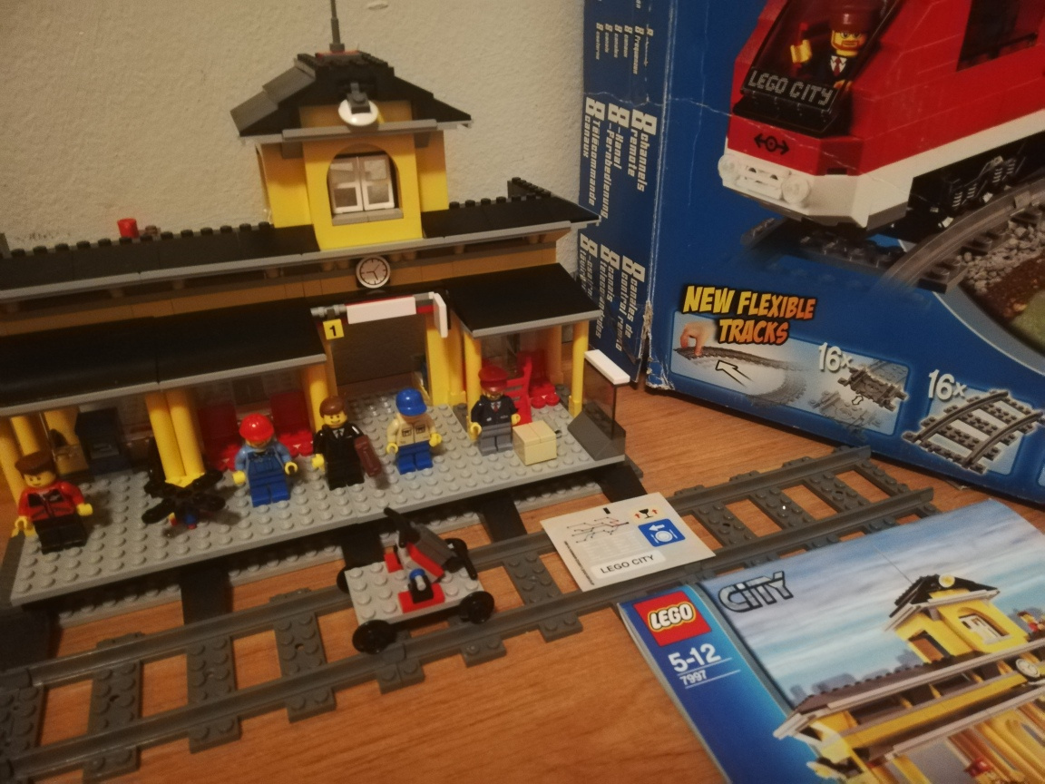 Lego 7938, 7997, 7499 a 7895 - séria City - Vlaková stanica - 5