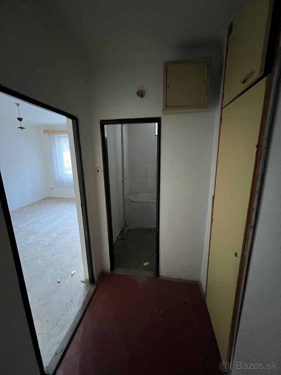 Predaj ubytovňe ( bytovky ) v obci Utekáč - 5